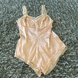 Vintage new with tags night romper slip by Jenelle of California size 32 nude